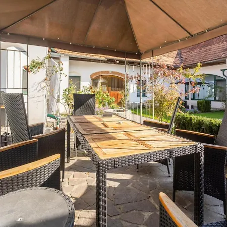 아파트 Holiday On A Farm Near F Rstenfeld With A Terrace 로이페어스도르프 바이 퓌르스텐펠트